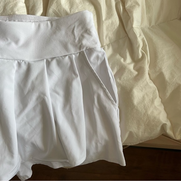 Fabletics white tennis skort - Picture 3 of 4